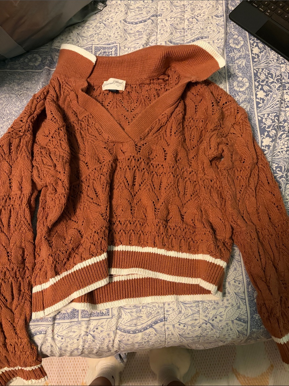 Universal Thread Rust Cable-Knit V-Neck Sweater with White Trim